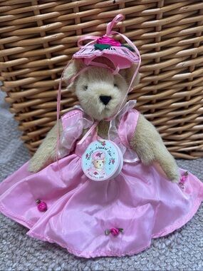 NWT Muffy VanderBear Ahead of Her Time - Classic Collectible